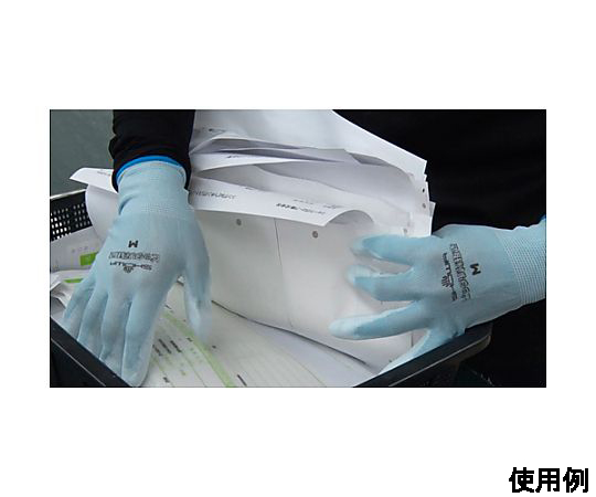 [L] 手袋(ポリウレタンコーティング) 手のひらにフィットした状態で、滑らかな表面と指先が見える様子