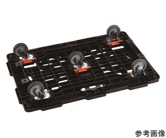 連結式樹脂製平台車 ビートル 900X600 自在3輪 滑らかな表面を持つ平らな台車が、自在に動く3つの車輪の上に置かれている様子