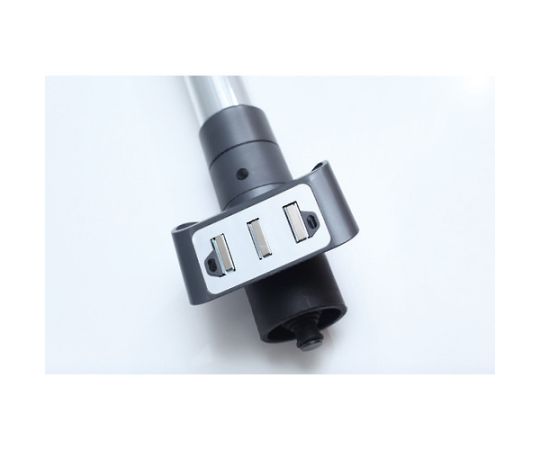 充電式LED作業灯 TERACE 屋外型 TERACE 100Vタイプ 明るい照明が点灯している作業灯の側面が見える状態