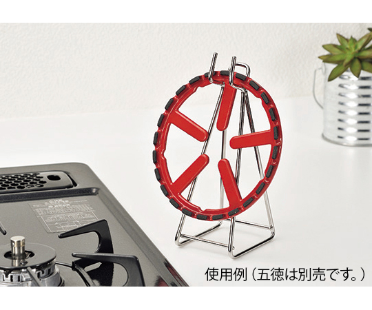 HB-4293 ミニ五徳スタンド スタンドが黒色で角度をつけて置かれている様子
