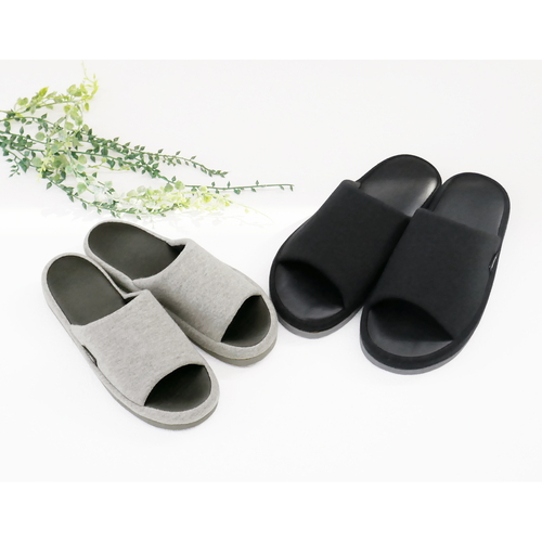 スリッパ With 低反発 Lサイズ グレー 滑らかなグレーの表面が特徴的で、柔らかな曲線を描くデザインの側面