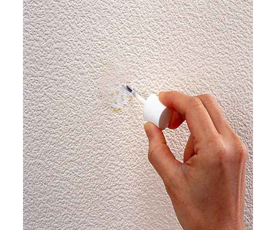 クロスパッチ小穴用　約12mm　21個入 パッケージが明るい背景に置かれ、表面に商品情報が印刷されている様子