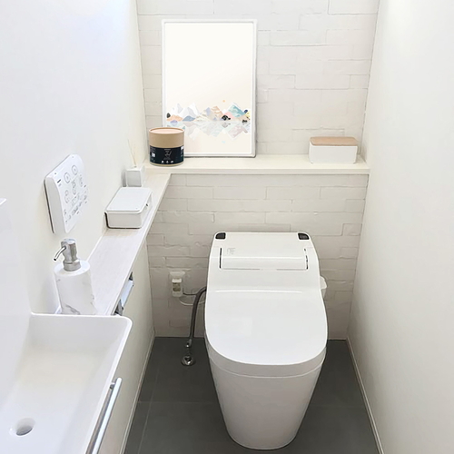 非常用トイレ　トウヨウケース　キンキュウヨウトイレキット　10PETK-01 商品の外観がクローズアップされた状態、側面にロゴや説明文が見えている。