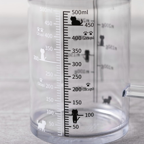 計量カップ Nyammy ねこの計量カップ 500ml 持ち手と注ぎ口がはっきりと見える、横向きの計量カップ。