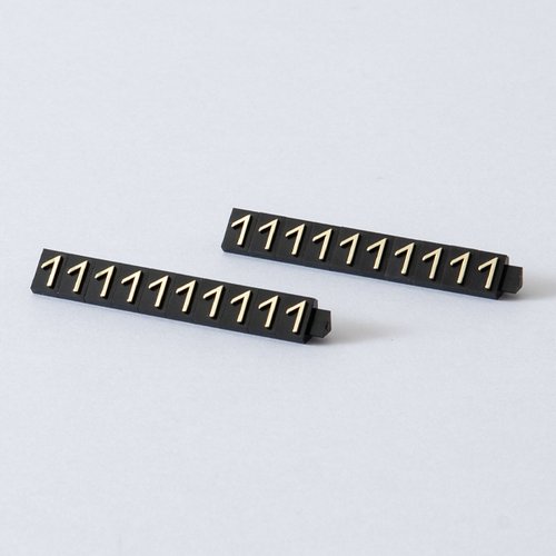 陳列備品 ニュープライスキューブ補充L用(20粒) 黒/金 1 友屋 黒と金の配色で、直方体の補充部品が並んでいる様子