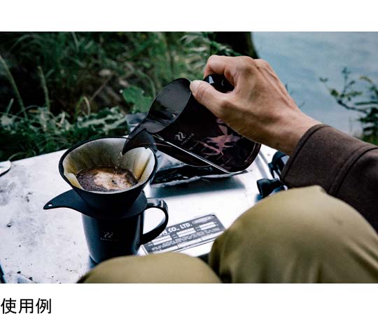 V60 フラットドリッパー 02 PLUS Zebrang 角度を変えた黒と白のストライプデザインが見える状態