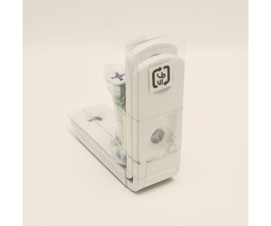 カラー化粧アングル　45×45mm　白　2個入 角度がついた白いパッケージの正面が見える状態