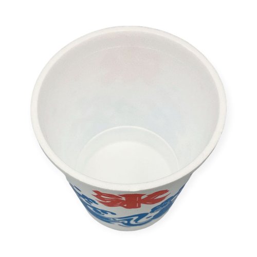 かき氷カップ エスレン かき氷カップ 波氷 L 積水化成品中部 透明なカップが数個並び、外側には波模様のデザインが施された様子