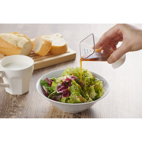 料理のいろは　大さじ小さじ計量カップ　大 透明なプラスチック製の大きな計量カップが、メモリ付きで横から見える状態