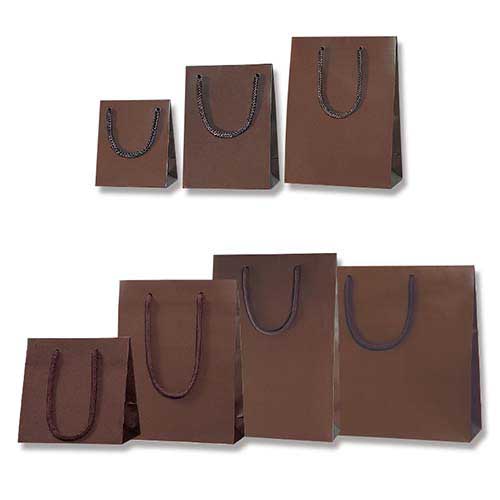おしゃれなマット仕様で、ブラウンの手提げ紙袋