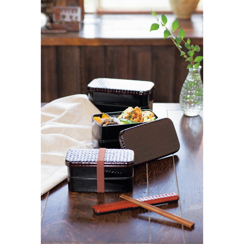 お弁当箱 2段 HAKOYA あじろ 長角二段弁当 M 700ml ランチボックス 蓋を開けた状態で、中に美しく盛り付けられたお弁当が見える。