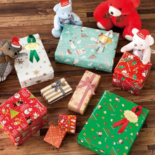 クリスマスジョリーバンド包装紙-1(50枚) ヘッズ 包装紙が広げられ、華やかなクリスマスデザインが全面に施されている様子