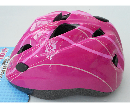 自転車用ジュニアヘルメット　ピンク 明るいピンク色のヘルメットが正面から見える状態