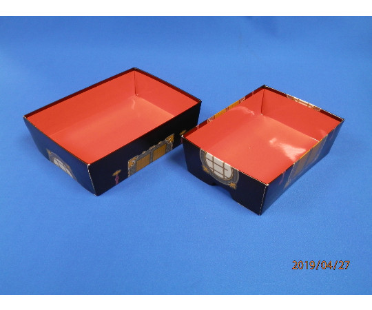 紙ボックス 二段弁当 こと弁（かご）1箱（25枚×6袋入） 複数の折りたたまれたボックスが整然と並んでいる様子