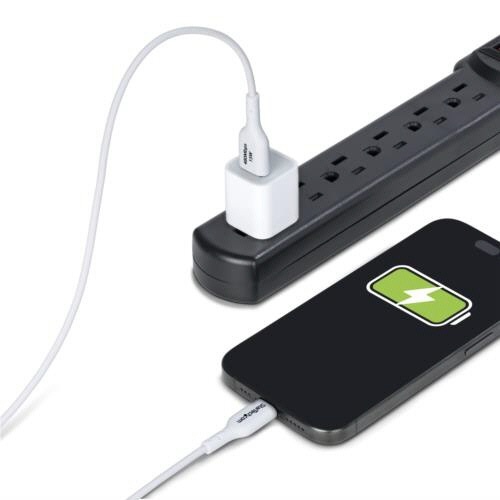 USB2.0ケーブル　Type　A(オス)-Type　C(オス)　3m　ホワイト　1本 全体が白で、両端が斜めにカットされたケーブルが床に置かれている様子
