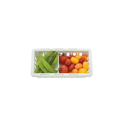 冷蔵庫収納　トトノ野菜・冷凍庫　伸縮ストッカー浅型　スリム 透明なケースに入ったスリムな収納ボックスが横から見える状態