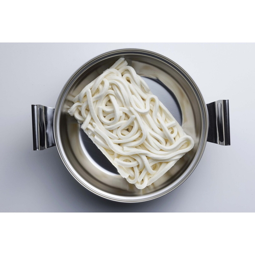 両手鍋　鍋焼きうどん&よせ鍋 光沢のある金属製の鍋が美しく配置され、持ち手が左右に見える状態。