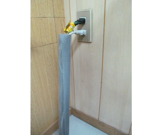防獣・防鳥カプサイシート（防炎）メッシュカバー φ75×長 円形のメッシュカバーが広げられた状態、一定の厚みとテクスチャーが見える