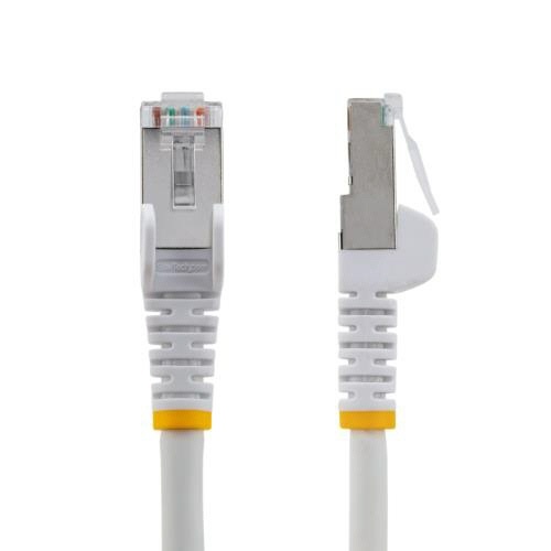 カテゴリ6A　LANケーブル　低煙ゼロハロゲン　ツメ折れ防止　10m　ホワイト　1本 ホワイトのLANケーブルがまっすぐに伸びている様子、端部にはツメ折れ防止のデザインが確認できる。