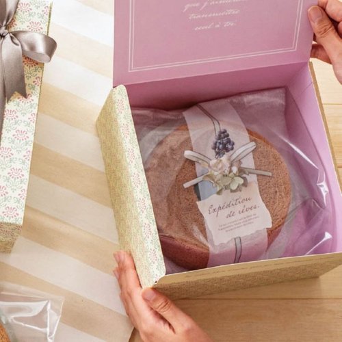 セレーヌスイーツパック クリア-32冷凍可(30枚) ヘッズ 透明なパッケージの中に均等に並べられたシートが見える状態