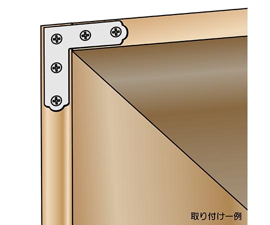 ステン隅金　平横　横46.6mm×縦46.6mm×板厚0.9mm　4枚入 平らな面が見える状態で、金属の質感と角の形状が際立っている。