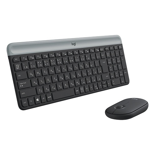 スリムコンボ　MK470　グラファイト　1組 パッケージがテーブル上に広がり、キーボードとマウスが配置された状態