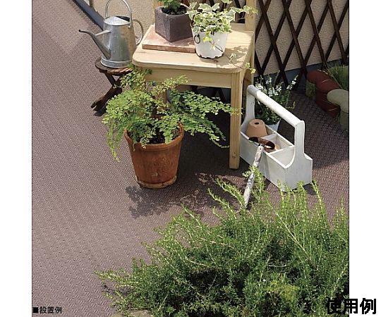 0.92x10m /2mm ノンスリップマット(ブラウン) 表面が滑りにくい質感のあるマットが横たわる様子