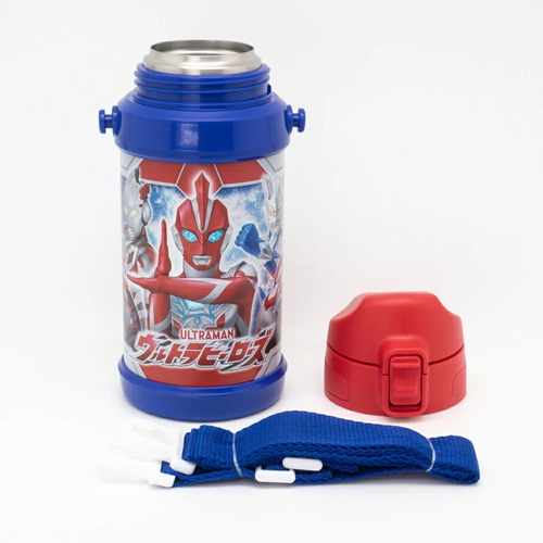 水筒　ウルトラヒーローズダイレクトステンレスボトル リットル目盛りが見える状態でスタイリッシュに立てられたステンレス製ボトル