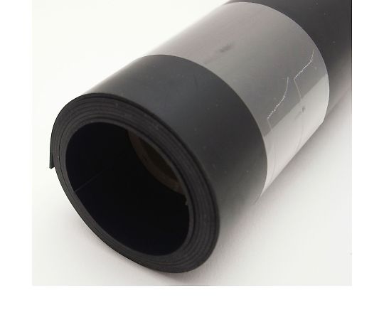 ゴムシート　1mm×200mm×1m 表面に滑らかなテクスチャを持つ長方形のシートが横に広がる様子