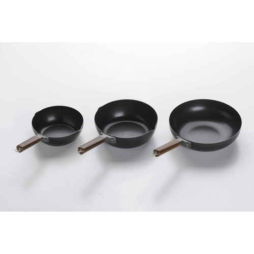炒め鍋 両面エンボス加工 鉄製いため鍋 28cm IH対応 表面に細かいエンボス加工が施された鉄製の深めの鍋