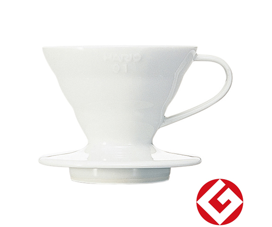 V60透過ドリッパー01 セラミックW 真上から見たセラミック製のドリッパー、シンプルなデザインが目立つ。