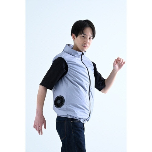 ファン付きウェア KAZEfit ベストタイプ フルセット ライトグレー LLサイズ 1着 商品全体が正面から見える状態で、しっかりとした質感が強調されている