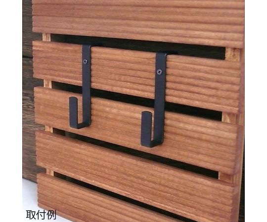 ツヤ消し黒 Z型金具 15×31×75mm 黒い金具が斜めに配置された状態