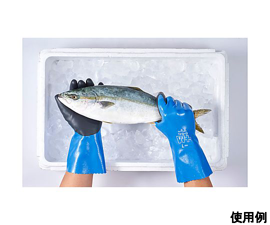 [L] 手袋・耐油(ニトリルゴム) 手のひら部分がテクスチャ加工された黒色の手袋が2つ、側面から見える状態