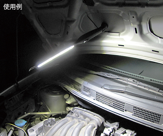 CLS-15　COB式LEDスリムライト 吊り下げられた状態で点灯しているシンプルなデザインのライト