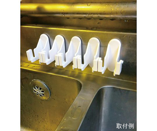 バーキュート　私の爪ブラシ専用ホルダー 清潔感のある白いホルダーに、爪ブラシがぴったりと収まっている様子