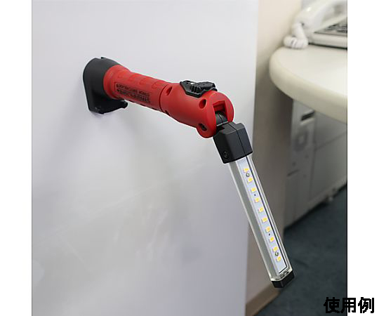 [充電式] LEDライト(白色/ナチュラル色/UV) 白・ナチュラル・UVの光がそれぞれ点灯した3台のライトが並んでいる様子