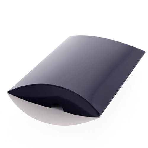 ピローギフトBOX（紫紺・115×140×高30mm） 斜め上から撮影された紫紺のピロー形小箱が一つ平置きされている様子