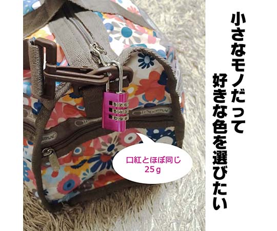 アルミのカギ　シルバー　本体幅20mm 表面が光沢のあるシルバーの鍵がズームアップで捉えられた状態