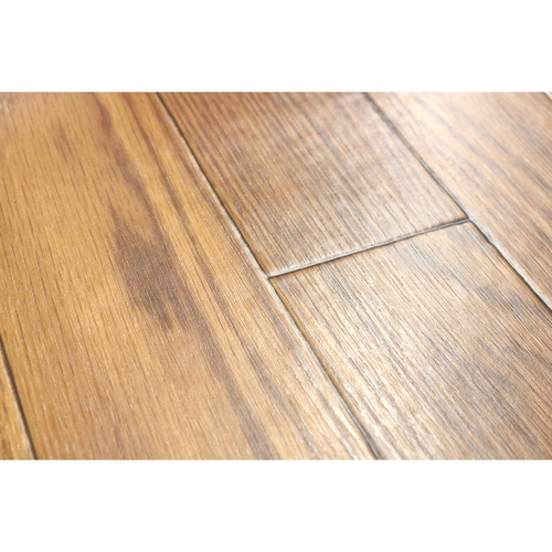 吸着キッチンマット　45x120cm　SEKM-4025　ダークブラウン キッチン用にデザインされた、ダークブラウンのマットが床に敷かれた様子