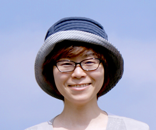 abonet+JARI ハット ストライプ ネイビー フリーサイズ ストライプ柄が施されたネイビーのハットが正面から見える状態