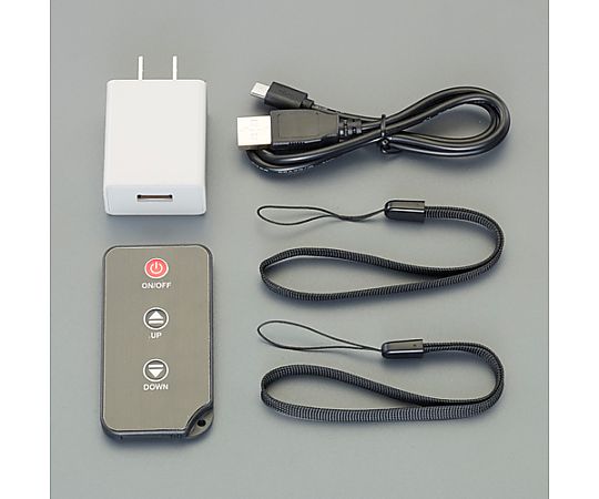 [充電式]450ルーメン LED照明灯（防水/マグネット付） 明るい光を放つライトがマグネットで固定された状態