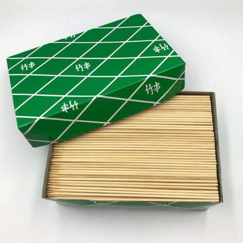 竹串18cm 800g箱入 正面から撮影された箱が包装され、竹串が整然と収められている様子
