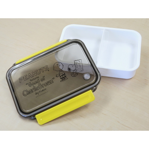 弁当箱　ピーナッツ　タイトランチ　650ml デザインが施された蓋部分が上面から見える状態