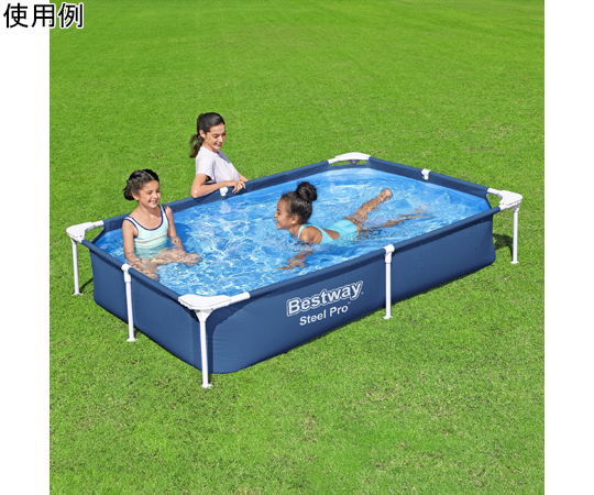 グランドプール 2.21m×1.5m×43cm 水面に浮かぶ大型プールの全体像、周囲は開放的な空間でリラックスした雰囲気を演出。