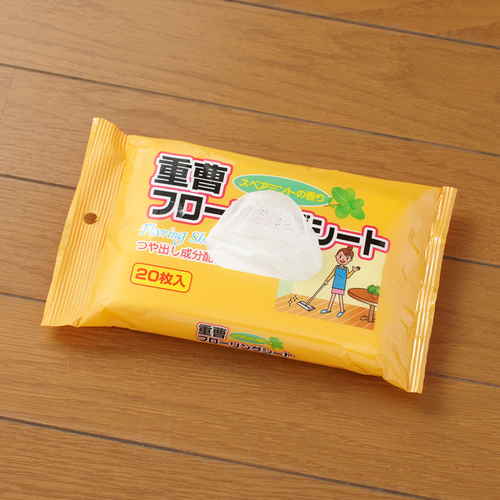 ウェットシート　重曹フローリングシート 清潔感のある白いパッケージが正面を向いている状態、持ち手部分も見える。