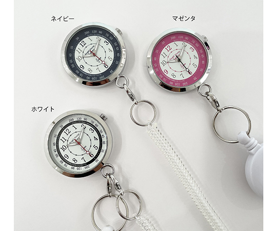 エンジェルナースウォッチ　アガタ　マゼンタ 鮮やかなマゼンタカラーの時計が盤面を正面に向けて置かれている様子