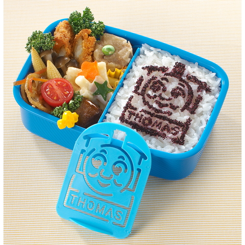 ふりかけプレート 3枚入り きかんしゃトーマス デザインが施されたプラスチックのプレートが3枚並んでいる様子