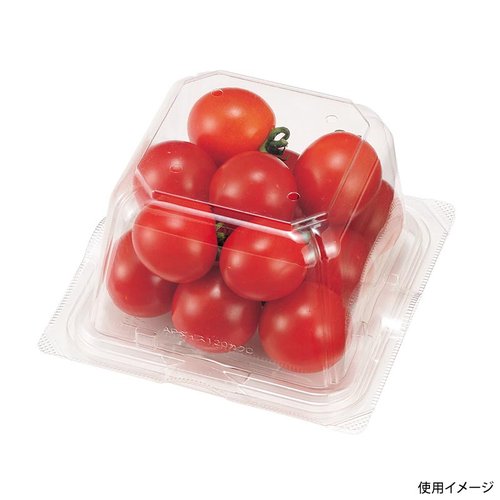 フルーツ容器 エコ VF-APダイス120角D 本体.4H エフピコチューパ 透明な容器が立てられ、内部にカラフルなフルーツが詰め込まれている様子