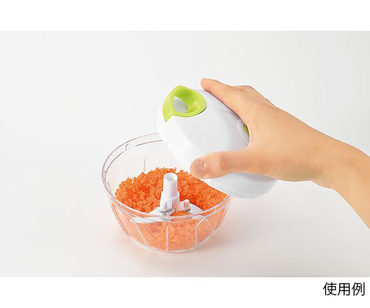 TAKAGIチョッピングカッター 鮮やかな色合いの刃先と持ち手が並ぶ商品が整然と配置された様子